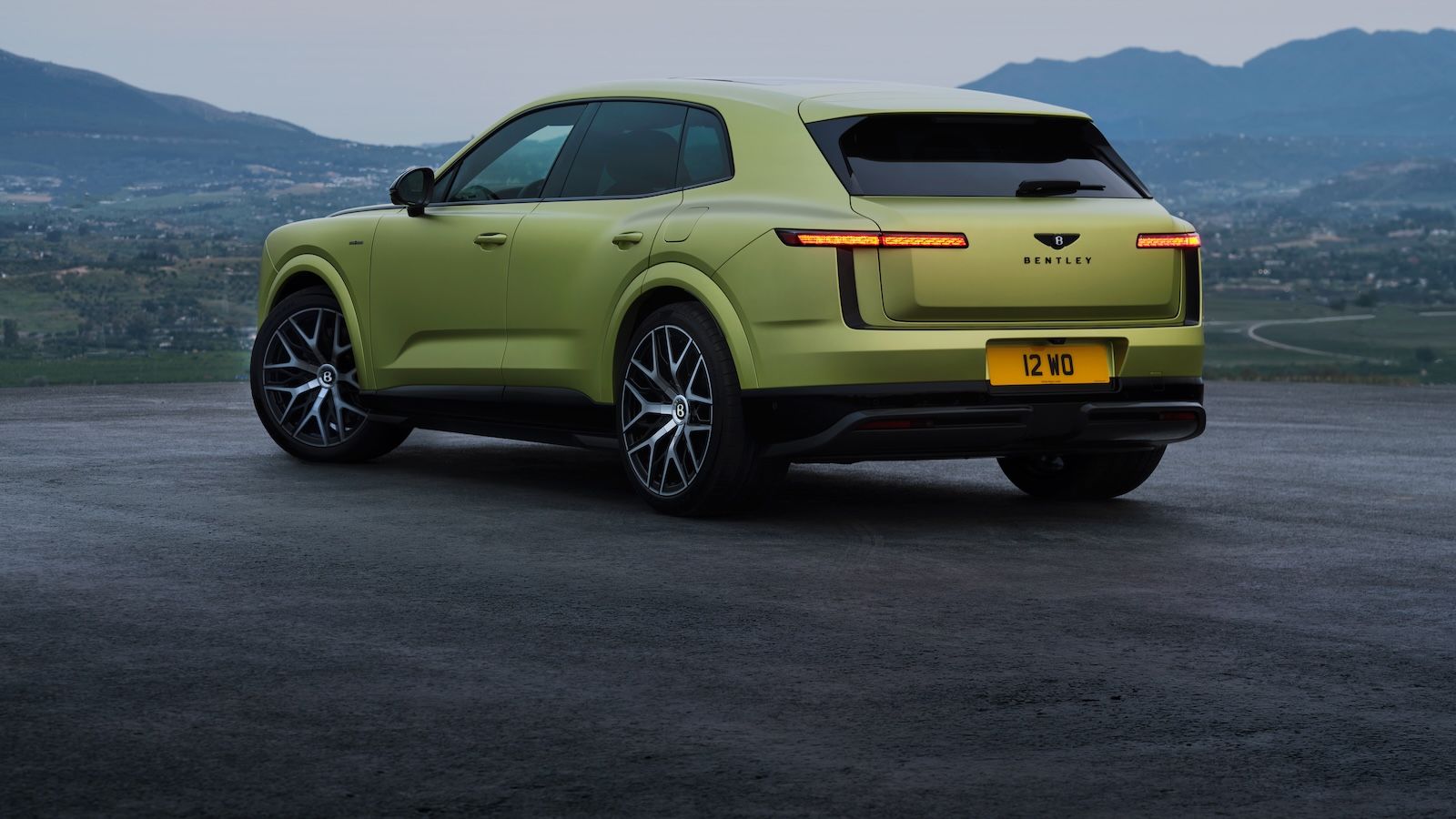 Bentley Torcal: 888 ίπποι, 600 χλμ. και φόρτιση 10-80% σε 16 λεπτά
